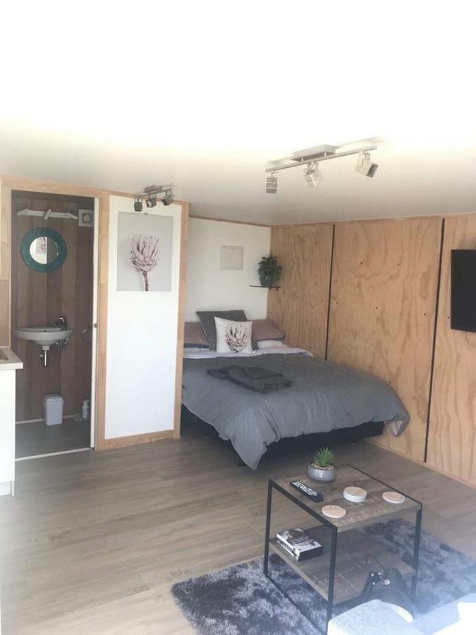 Studio With Water Views Omokoroa Bagian luar foto